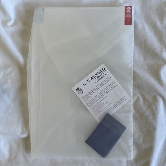 Illumishield Anti-Bubble Screen Protector MacBook 13 Pro ONLY 1 - Picture 3 of 3